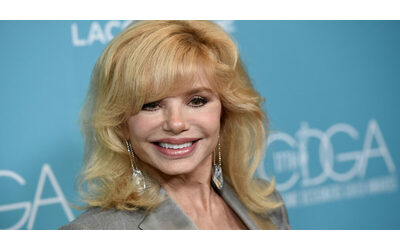 È morta Loni Anderson, star della sitcom “WKRP a Cincinnati”. Protagonista sui giornali rosa per il matrimonio e il turbolento divorzio da Burt Reynold