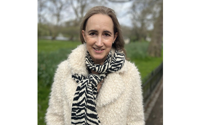 morta Sophie Kinsella cos diventata una star letteraria grazie ad un intuizione Lo shopping era diventato il passatempo nazionale e nessuno ne aveva mai scritto