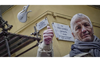 È morto Carmine Daniele, il fratello Pino Daniele gli dedicò la canzone “I Got the Blues”: “O Giò che voglia ‘e te vedè, me manca assaje ‘na cumpagnia”