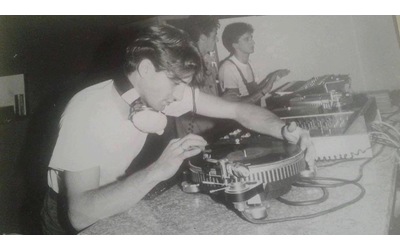 morto dj Mozart tra i pionieri del clubbing italiano e presenza storica alla Baia degli Angeli di Gabicce