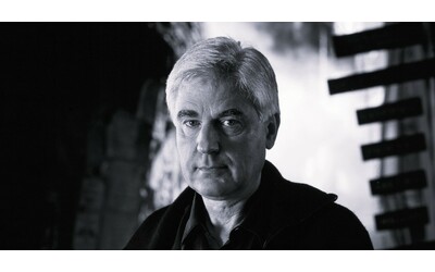 È morto Stuart Craig, premio Oscar e scenografo de Il paziente inglese e Harry Potter: “Hogwarts era la sua creazione, senza di lui non sarebbe stato possibile”