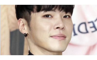 È morto Wheesung, il cantante sudcoreano è stato trovato dalla madre: “Ha avuto un arresto cardiaco”. Nel 2021 è stato condannato per uso di propofol