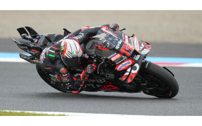 MotoGp, Bezzecchi show in Indonesia: sorpasso all’ultimo giro e vittoria nella sprint. Disastro Bagnaia