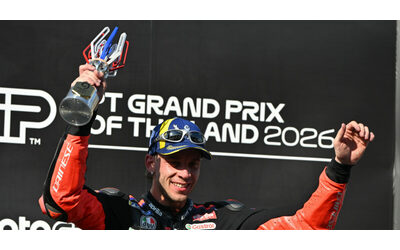 MotoGp in Thailandia trionfa Bezzecchi Acosta e Fernandez completano il podio Fuori Marc Marquez