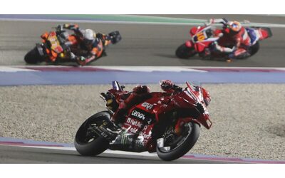 MotoGp, Marquez domina anche in Qatar. Che rimonta di Bagnaia | Risultati e classifica