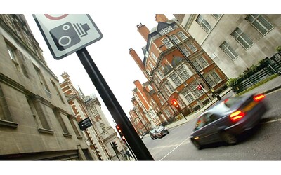 Multe record con l Intelligenza Artificiale in Inghilterra svolta sui controlli stradali Ed polemica