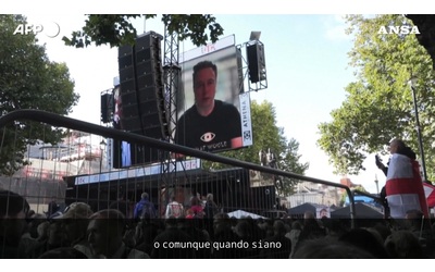 Musk interviene alla manifestazione dell’estrema destra a Londra: “Serve un cambio di governo” – Video