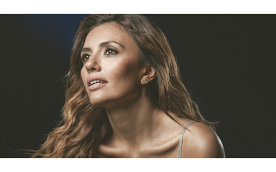 Napoli fragile ma poi ti graffia ti fa male ti seduce Whoopi Goldberg a Un Posto Al Sole Mi ha sorpresa Sanremo 2026 chiss vediamo cos Serena Rossi