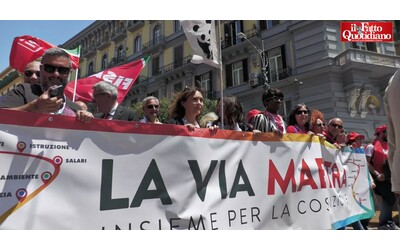 Napoli, migliaia in corteo con la Cgil e contro l’Autonomia differenziata. Landini: “Bisogna unire il Paese, non dividerlo”