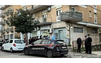 Napoli uccide la sorella 23enne a coltellate poi chiama i carabinieri e videochiama la madre