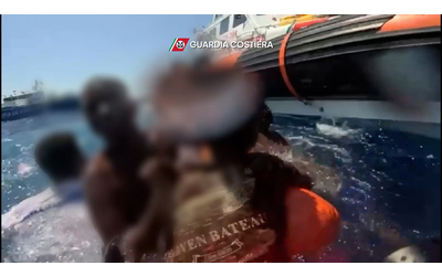 Naufragio a Lampedusa, la guardia costiera diffonde le drammatiche immagini dei soccorsi