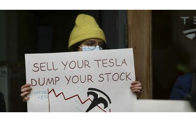 Negli Stati Uniti è corsa a disfarsi delle Tesla. Permute con altre auto mai su livelli così elevati