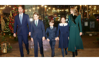 Nel suo cuore il Natale parla d amore il messaggio di Kate Middleton alla festa nell abbazia di Westminster con i figli e gli amici vip