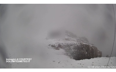 Nevica sulla Marmolada: due gradi sotto lo zero e “paesaggio invernale”. Il video