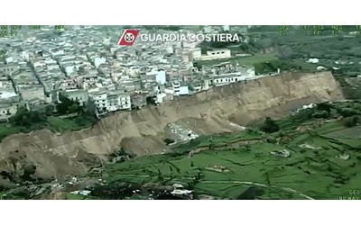 Niscemi il video della frana ripreso dall elicottero della Guardia Costiera