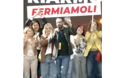 No al riarmo, Patuanelli chiude il suo intervento con un appello per Gaza: “Stop al genocidio”