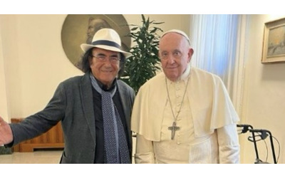 “Non andrò ai funerali di Papa Francesco per rispetto, non potrei fare un passo senza che mi chiedano selfie e autografi”: così Al Bano