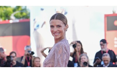 “Non augurerei alle mie figlie di vincere Miss Italia. Mio marito? Ci siamo innamorati mandandoci una canzone al giorno a testa”: le parole di Cristina Chiabotto