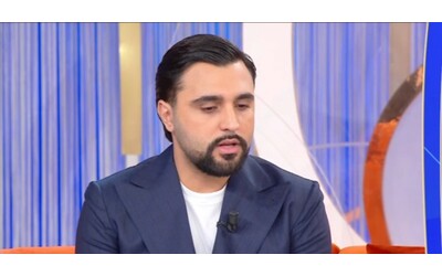 Non c erano vacanze si strappava qualche giornata al mare ai nonni Della mia malattia ho saputo dopo perch ero troppo piccolo cos Francesco il figlio di Sal Da Vinci