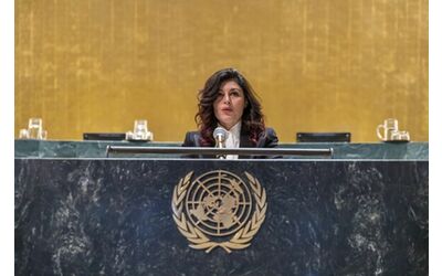 “Non è stato facile emergere nella musica in un mondo maschile. Siamo luce, brilliamo”: Giusy Ferreri fa un discorso all’ONU per i giovani di tutto il mondo