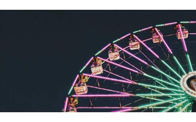 “Non salirò mai più su una ruota panoramica”: panico in un parco divertimenti, due ragazze ricoverate dopo essere state scaraventate a terra