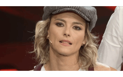 “Non so se tornerò”: piede infortunato per Francesca Fialdini, favorita alla vittoria di “Ballando con le stelle”. Strada spianata per Barbara D’Urso?