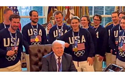 Non solo la squadra femminile anche cinque atleti del team maschile di hockey hanno detto no all invito di Trump