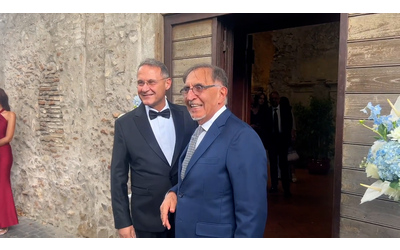 “Non sono io la sposa”: La Russa celebra il matrimonio civile del viceministro Cirielli – Video