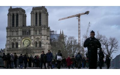 Notre Dame riapre a 5 anni dall’incendio: anche Trump tra le personalità politiche. E fa discutere la presenza di Elon Musk