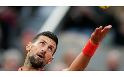 Novak Djokovic “tradito” dalle emozioni. Un membro dello staff spiega: “Per questo a volte è del tutto assente dal campo”