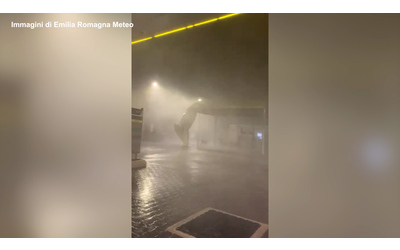 Nubifragio e raffiche di vento fortissime in Riviera Romagnola: il video della notte a Rimini