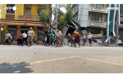 Nuove scosse in Myanmar, i soccorritori in fuga dai palazzi pericolanti a Mandalay – Video