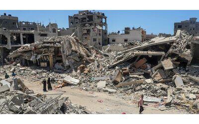 Nuovo massacro a Gaza: bombe su un edificio, almeno 26 morti e 59 dispersi. Nove arresti per manifestazioni sotto casa di Netanyahu