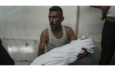 Oltre 20 morti nei raid su Gaza. Media: “Domani l’inviato Usa Witkoff incontra i funzionari di Israele e Qatar”