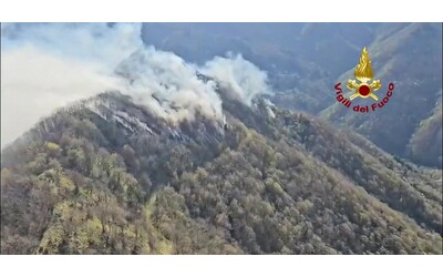 Oltre 40 ettari in fumo per incendio sull Appennino bolognese Canadair e squadre a terra in azione
