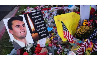 Omicidio Kirk, Fbi: “Il killer aveva una relazione con una persona trans”. Trump chiede al Congresso 58 milioni per proteggere i politici