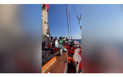 Open Arms soccorre 51 migranti con il veliero Astral: in navigazione verso Lampedusa – Video