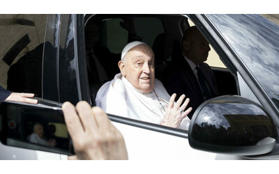 Papa Francesco a Regina Coeli per il Giovedì santo: accolto con un’ovazione all’incontro con settanta detenuti