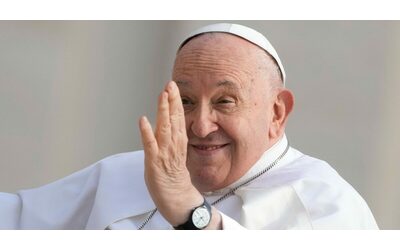 Papa Francesco ci è ricascato: “Il chiacchiericcio è una roba da donne. Noi abbiamo i pantaloni, dobbiamo dire le cose”