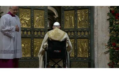 Papa Francesco ha aperto la Porta Santa: con l’immagine simbolo è iniziato ufficialmente il Giubileo 2025 “Pellegrini di speranza”
