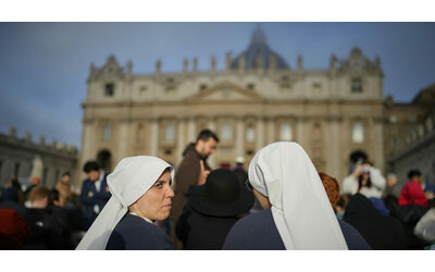Papa Francesco, il giorno dei funerali: già 140mila persone a San Pietro. Pure Zelensky a Roma