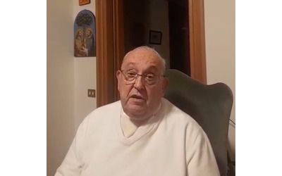 Papa Francesco, il videomessaggio inedito rivolto ai giovani: “Imparate ad ascoltare, aiuta la pace”