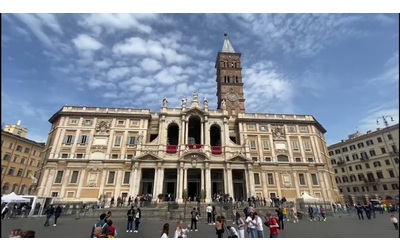 Papa Francesco morto, suonano le campane della Basilica di Santa Maria Maggiore a Roma – Video