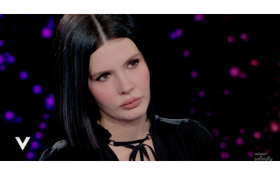 Pap Vittorio Sgarbi ha provato 2 volte a buttarsi dal terrazzo Lo hanno chiuso a chiave in camera Ho denunciato tutti per maltrattamenti la figlia Evelina a Verissimo