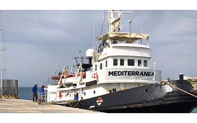 Paragon, Mediterranea: “Il governo ha ammesso di averci spiato”. La ong dopo l’audizione di Mantovano al Copasir
