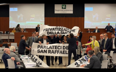 Parlateci del San Raffaele la protesta delle opposizioni in Regione Lombardia contro la privatizzazione nella sanit Video