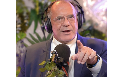 Pennella Penso si fosse invaghito di me Con Berlusconi inseparabili una volta ad Arcore facemmo una riunione correndo Una persona che ammiro Mario Draghi cos Cecchi Paone