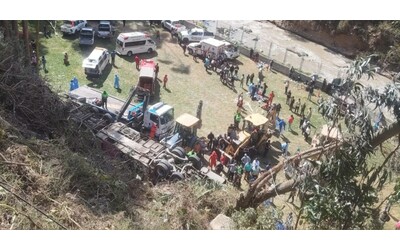 Perù, bus precipita in un burrone di 50 metri: 18 morti e oltre 40 feriti
