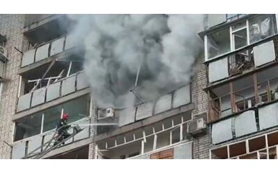 Pesante attacco russo con 800 droni e missili contro l’Ucraina: ucciso bimbo di un anno. Colpita per la prima volta la sede del governo
