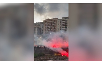 Petardi auto in fiamme e lanci di bottiglie scontri tra tifoserie prima di Genoa Inter Il video
